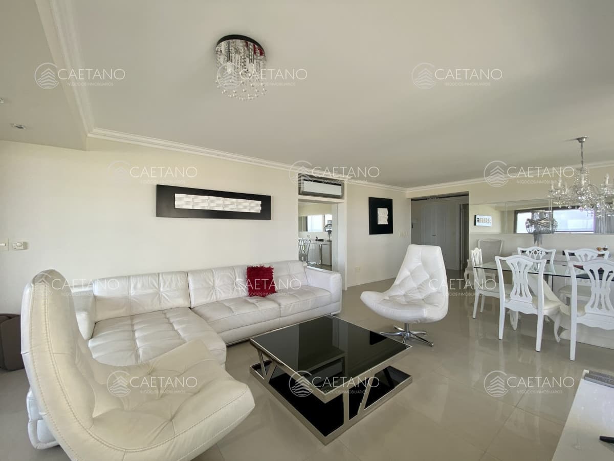 Venta apartamento Imperiale, 3 dormitorios esquinero Punta del Este