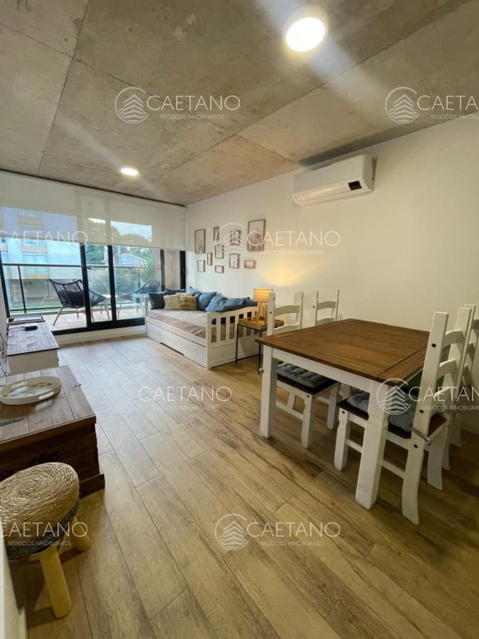 Venta apartamento 2 dormitorios. Playa mansa, Punta del Este.