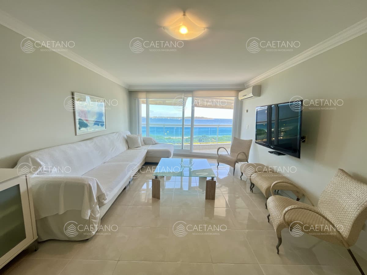 Venta apartamento 2 dormitorios. Playa mansa, Punta del Este.