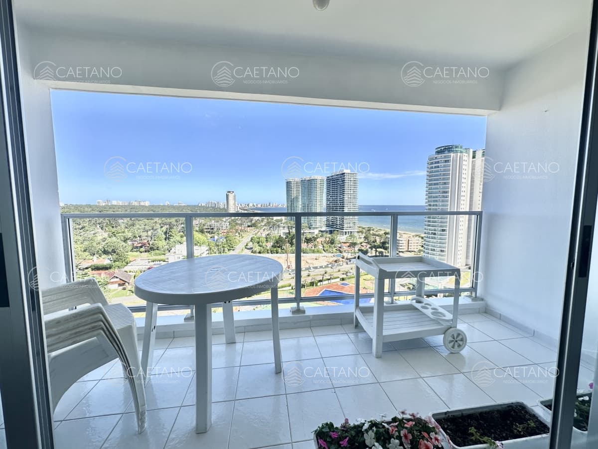 Venta apartamento 3 dormitorios. Playa mansa, Punta del Este.