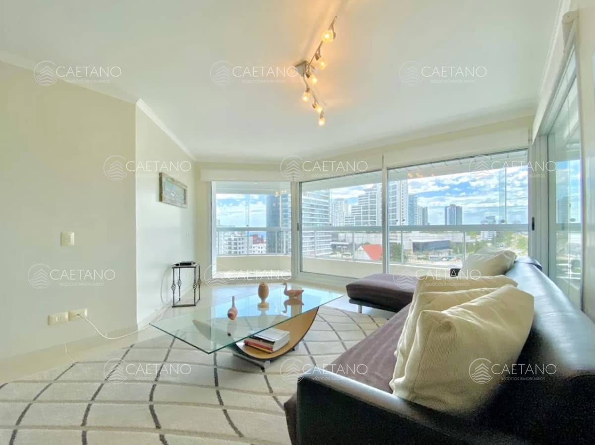 Apartamento en Venta de tres dormitorios, Punta del Este