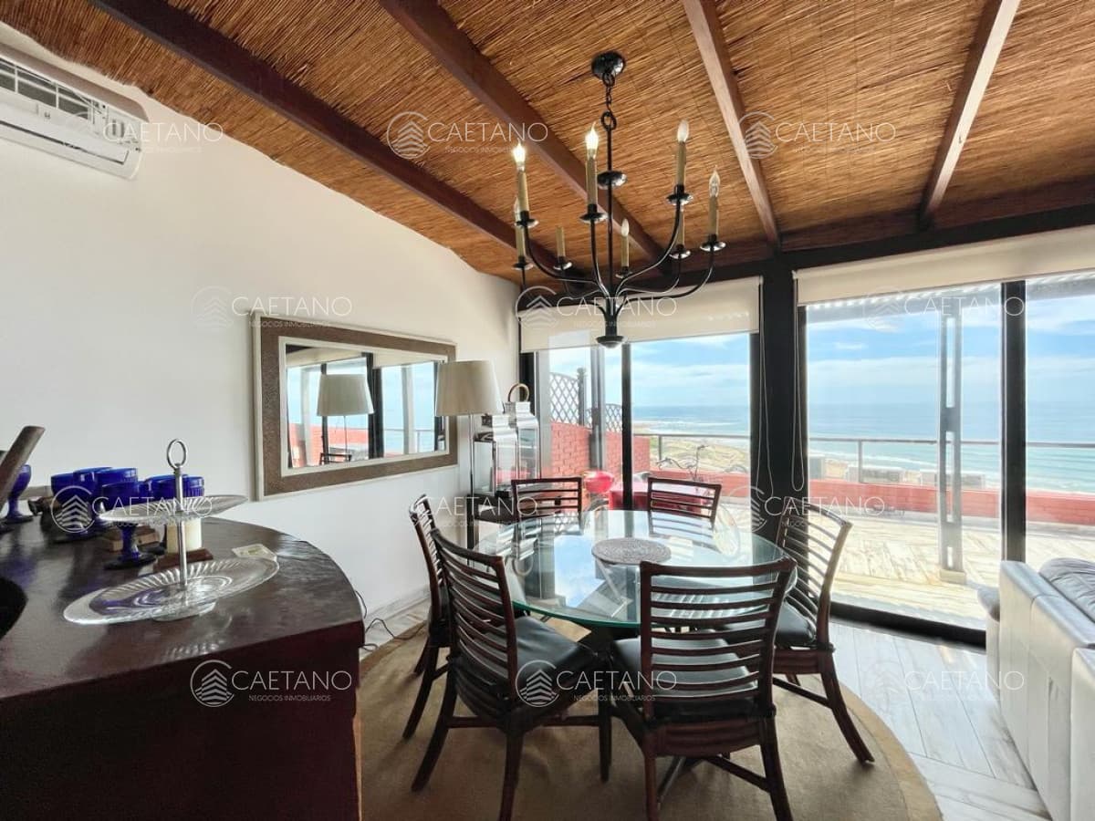 PENTHOUSE 2 DORMITORIOS + TERRAZA EXCLUSIVAS VISTAS A PLAYA BRAVA PUNTA DEL ESTE VENTA