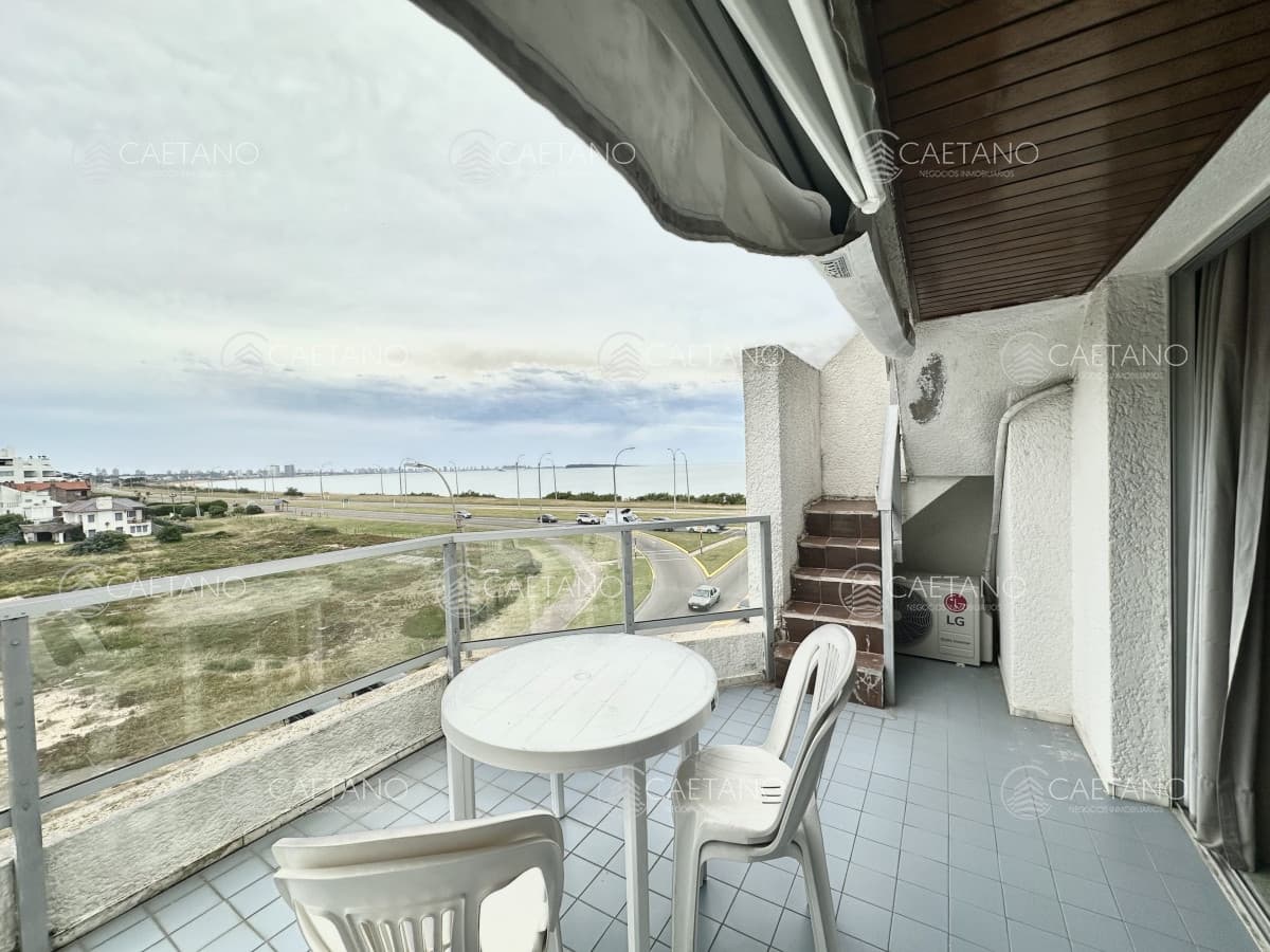 Venta Departamento - 3 Dormitorios 3 Baños - Primera linea Playa Mansa