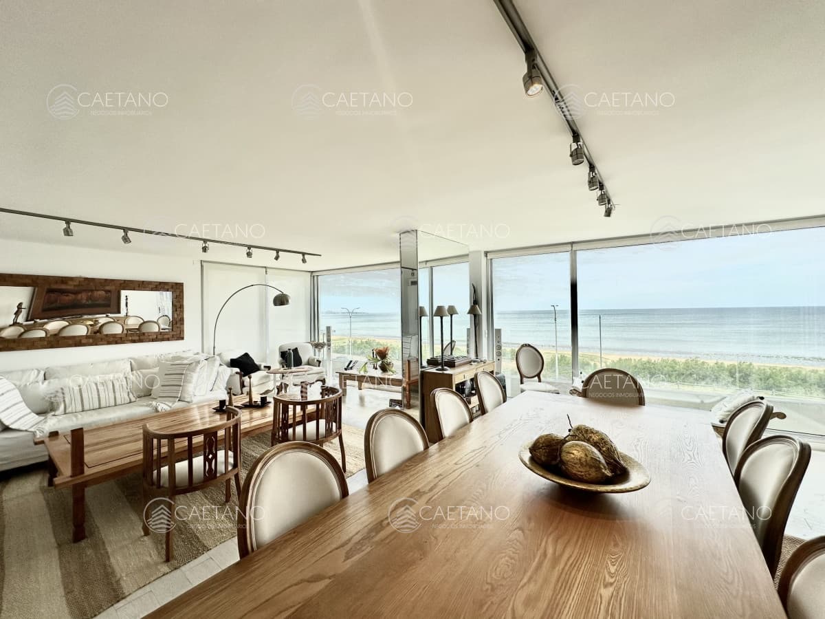 Venta Departamento Semi Piso - 5 Dormitorios + Servicio - Primera Linea Punta Del Este