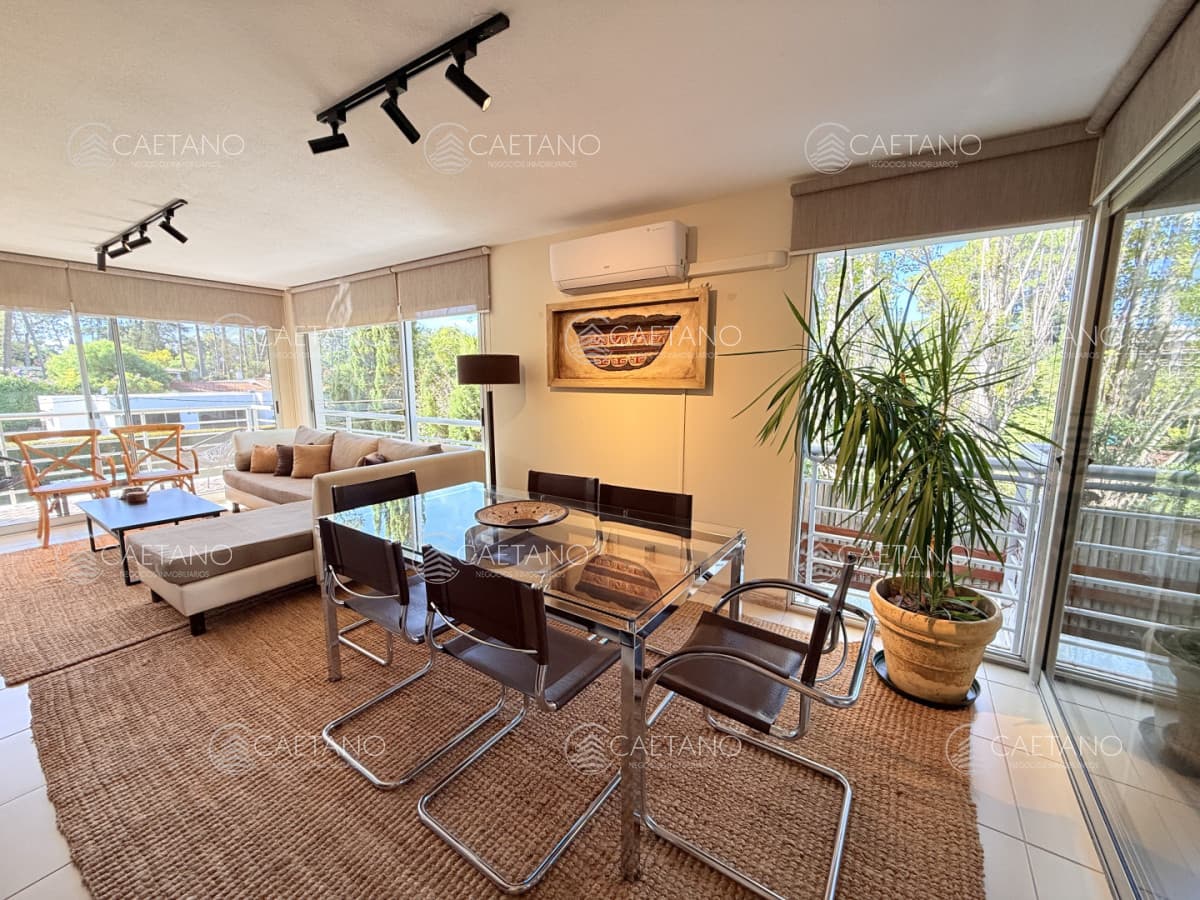 venta apartamento 3 dormitorios. Playa mansa, Punta del Este.