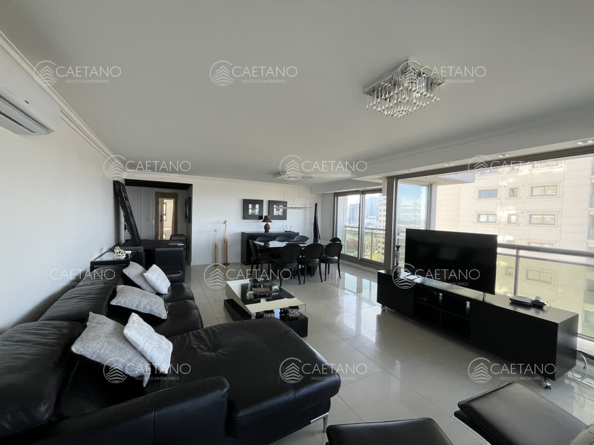 Venta apartamento de 3 dormitorios, Playa Brava