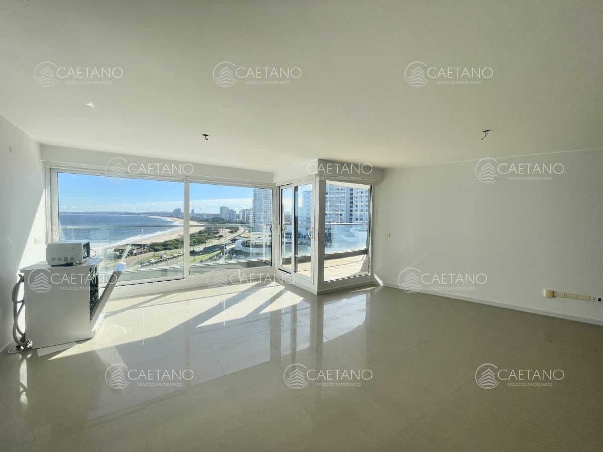 Venta apartamento. 3 Dormitorios. Playa mansa, Punta del Este.