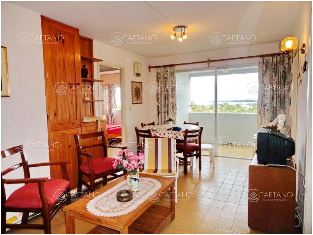Roosevelt: Apartamento en venta y alquiler.