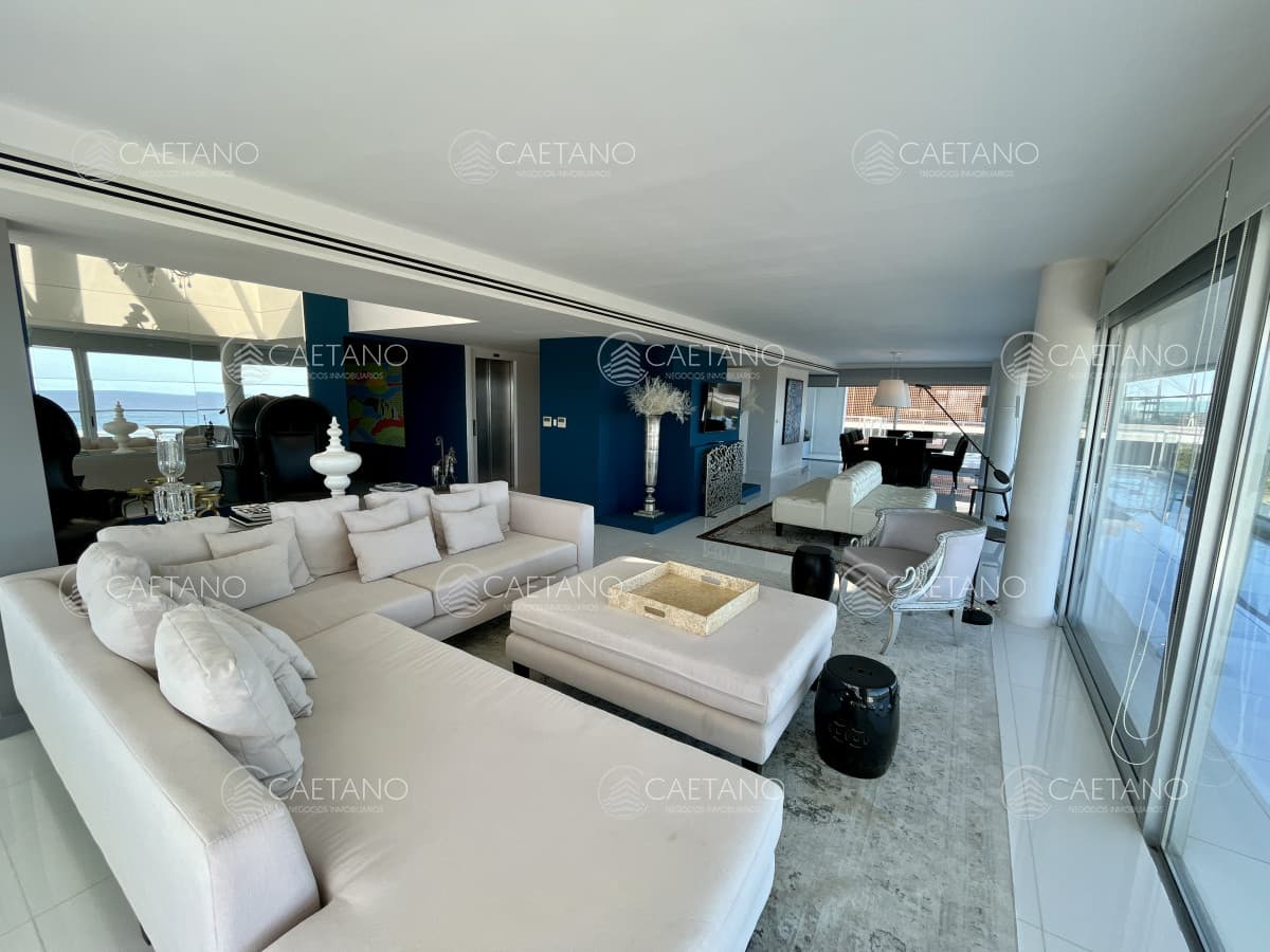 Venta apartamento 4 dormitorios. Playa brava, Punta del Este