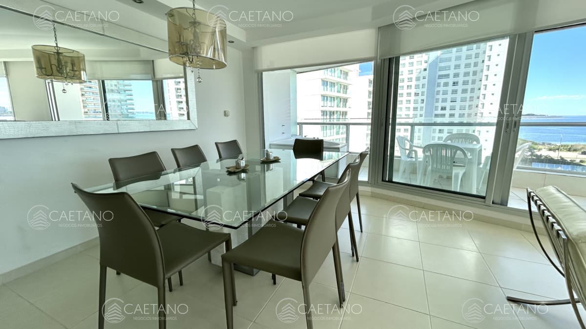 Venta apartamento 3 dormitorios. Playa mansa, Punta del Este.
