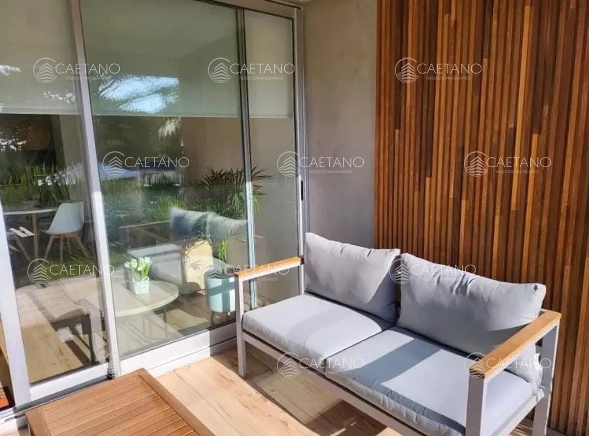 Venta apartamento 2 dormitorios. Playa Mansa, Punta del Este.