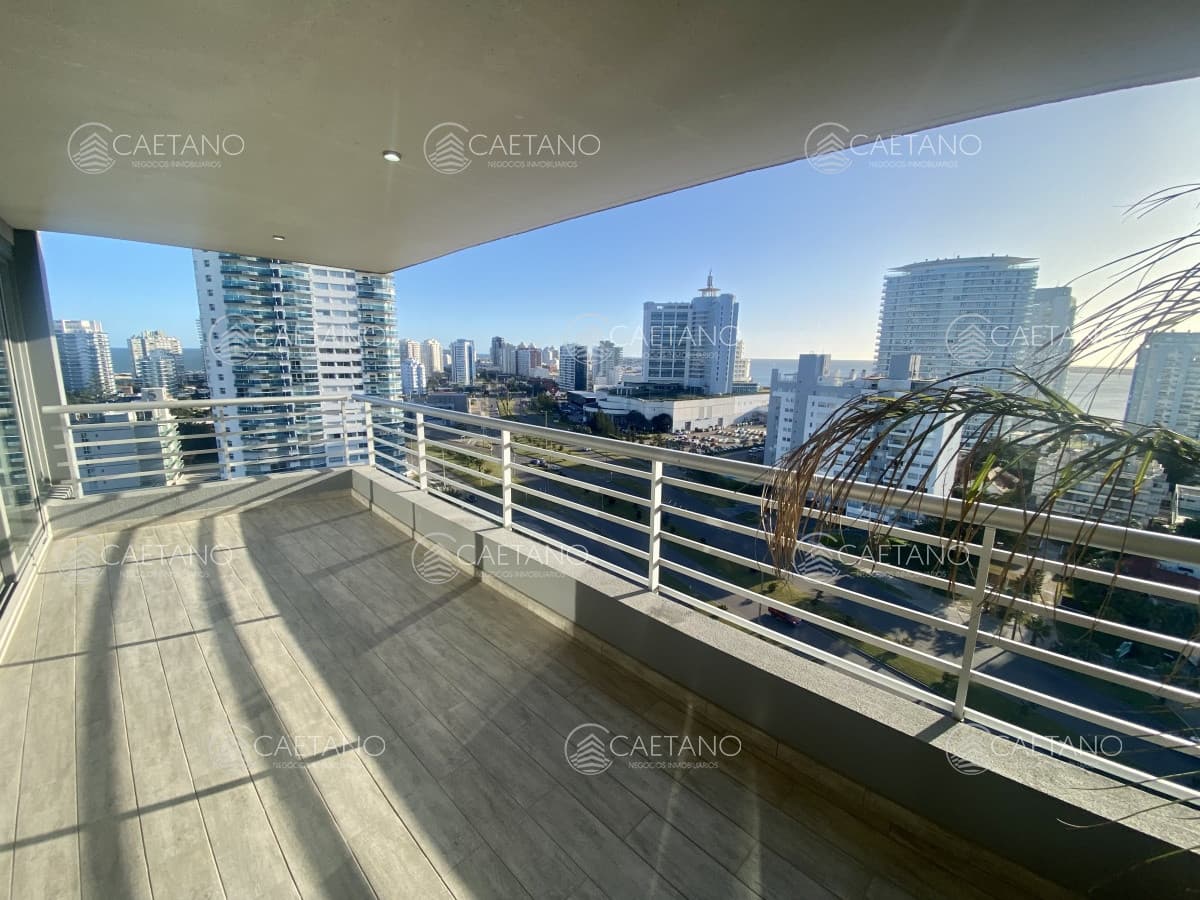Venta apartamento 3 dormitorios. Playa mansa, Punta del Este
