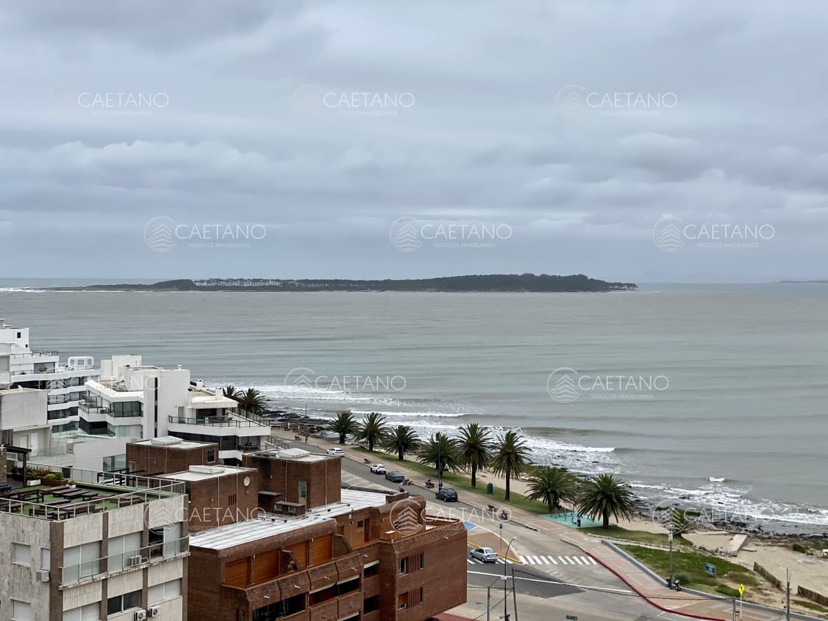 Venta apartamento 3 dormitorios. Playa mansa, Punta del Este.