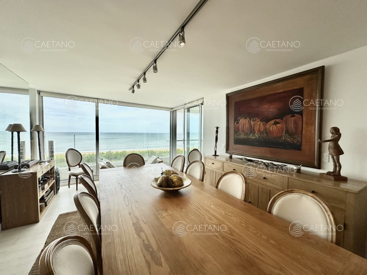 Venta Departamento Semi Piso - 5 Dormitorios + Servicio - Primera Linea Punta Del Este