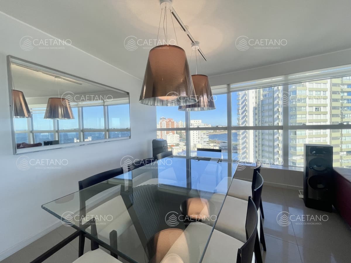 Venta Departamento - 3 dormitorios + servicio - Punta Del Este -  Playa Mansa