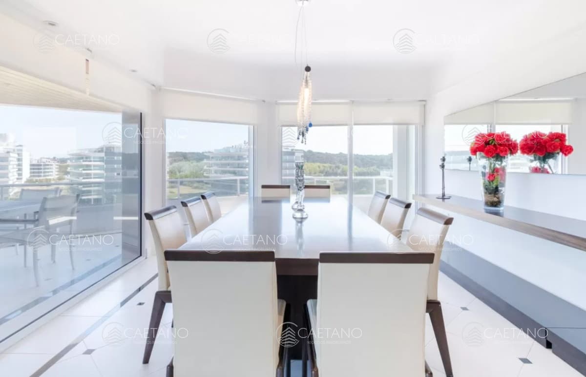 Venta duplex 4 dormitorios playa brava Punta del Este