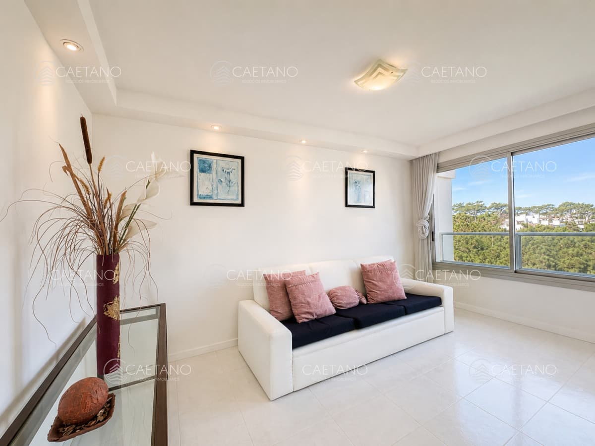 Venta apartamento 3 dormitorios mas servicio, Playa Mansa - Punta del Este