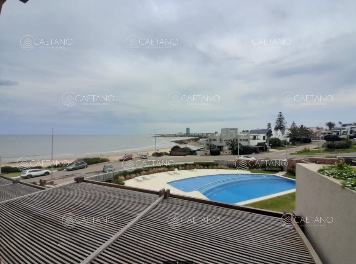 Apto. primera linea con vista al mar