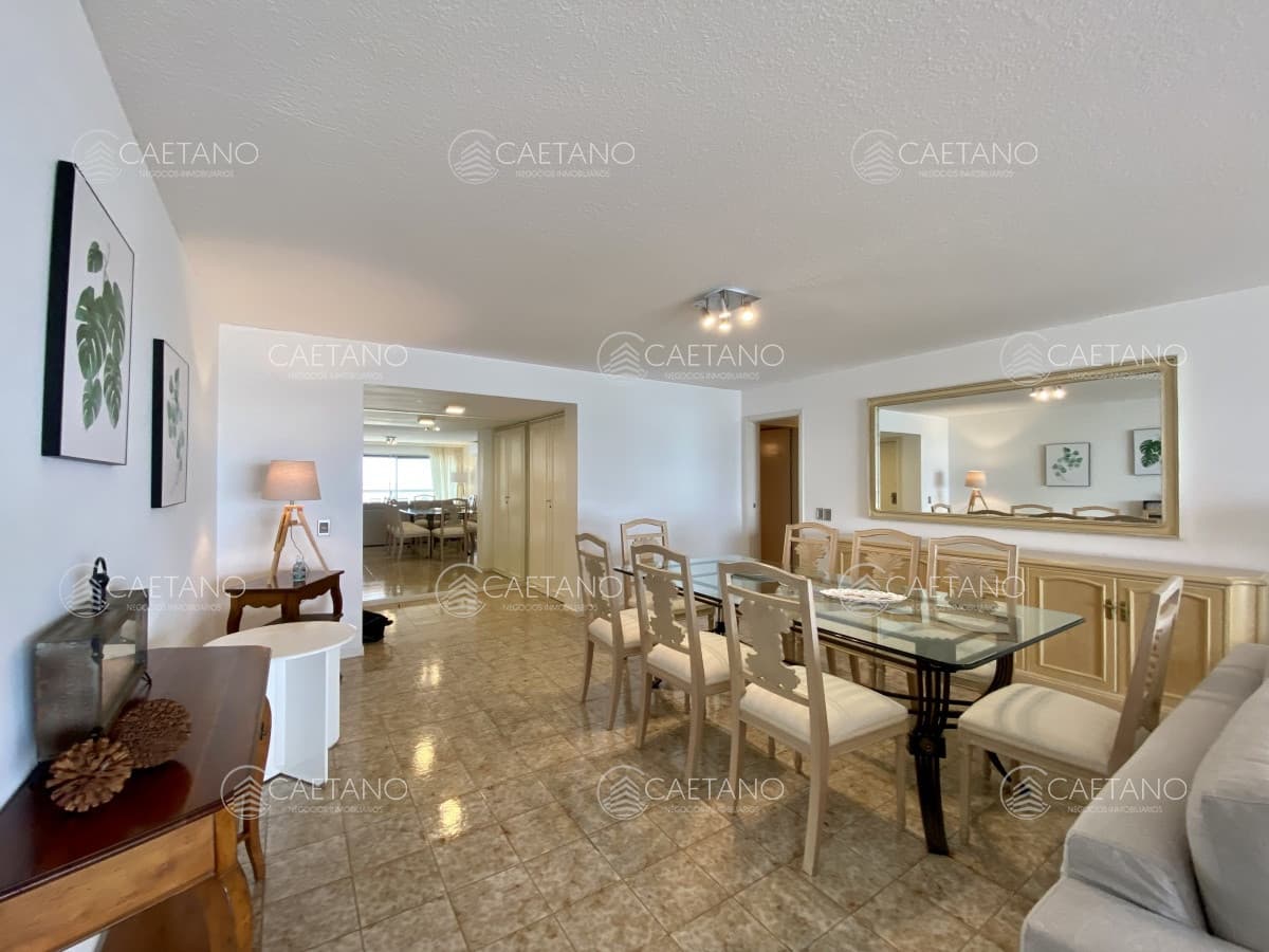 Venta apartamento 3 dormitorios. Playa mansa, Punta del Este.