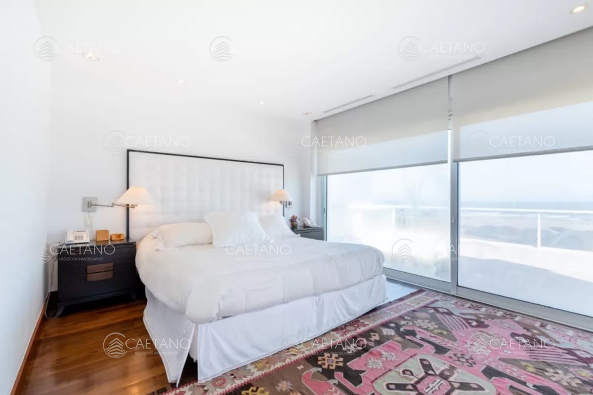 Venta duplex 4 dormitorios playa brava Punta del Este