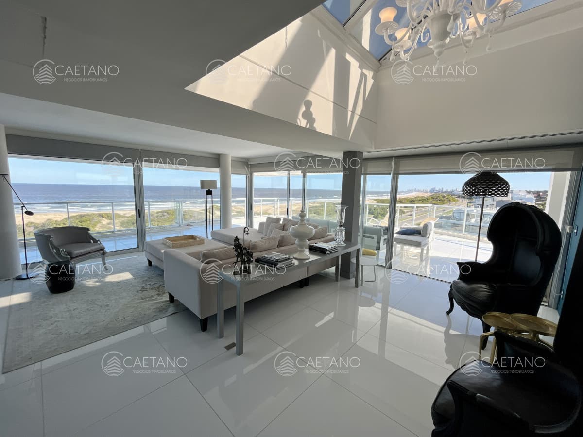 Venta apartamento 4 dormitorios. Playa brava, Punta del Este