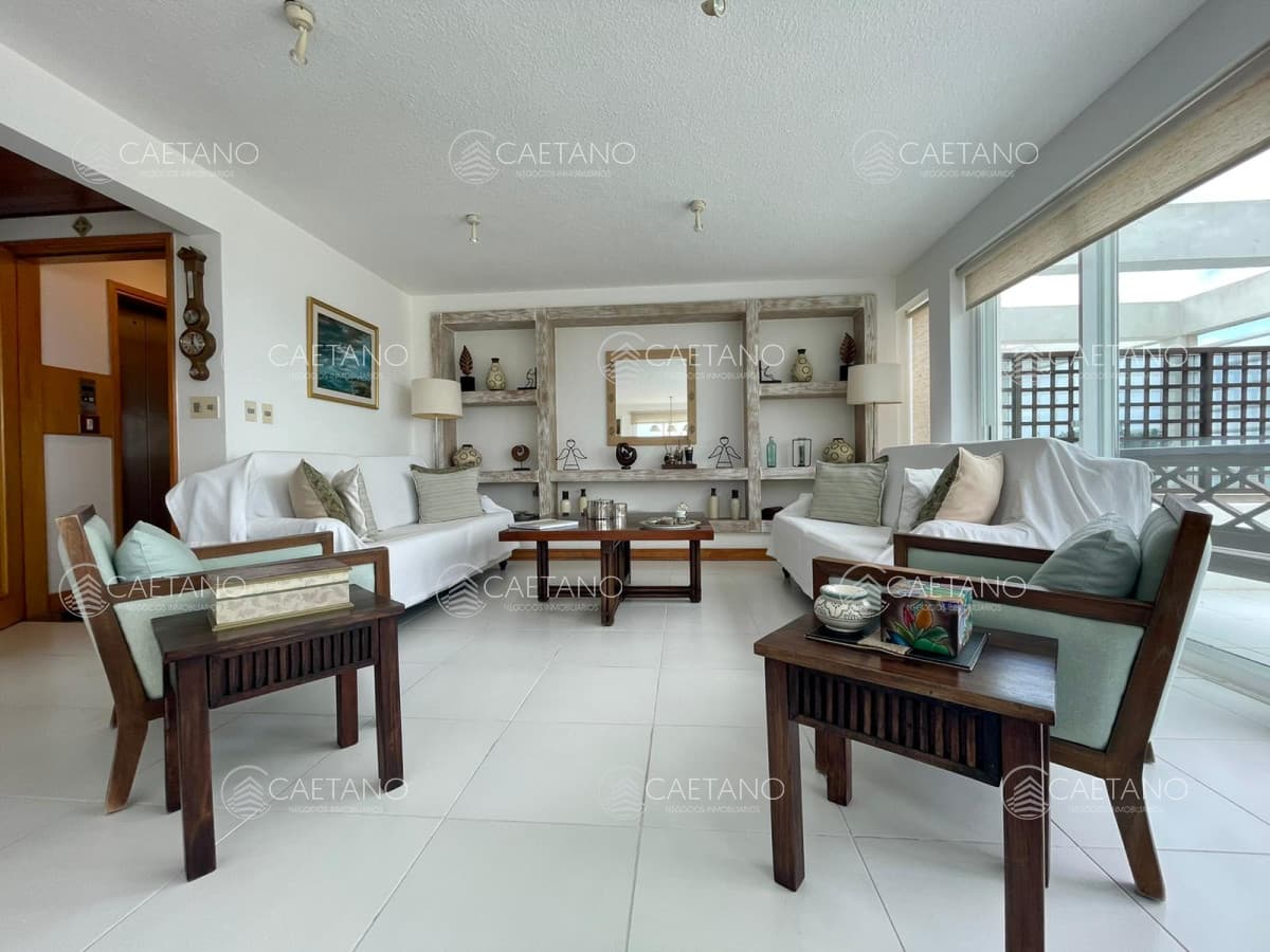 Excepcional penthouse en primera linea de la Brava!
