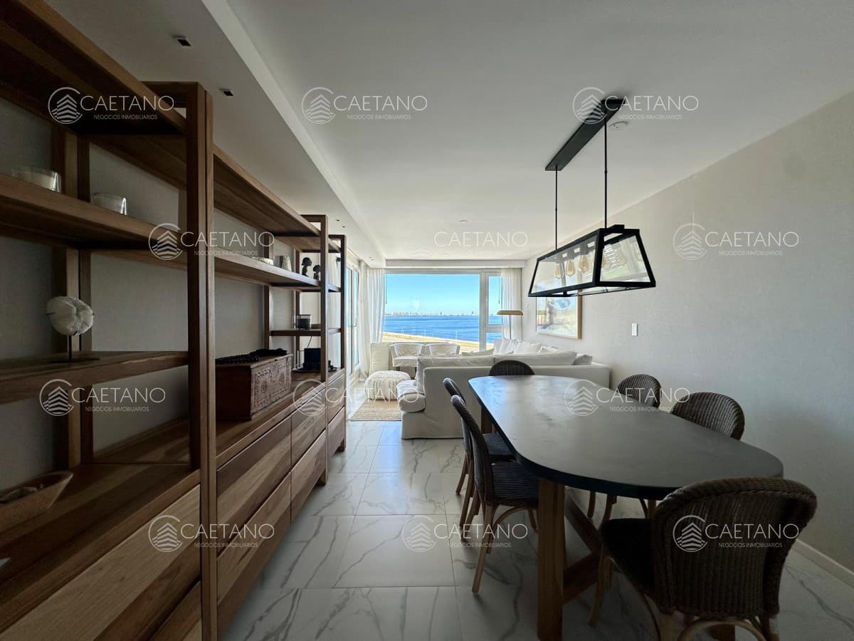 Venta apartamento 3 dormitorios. Playa mansa, Punta del Este.