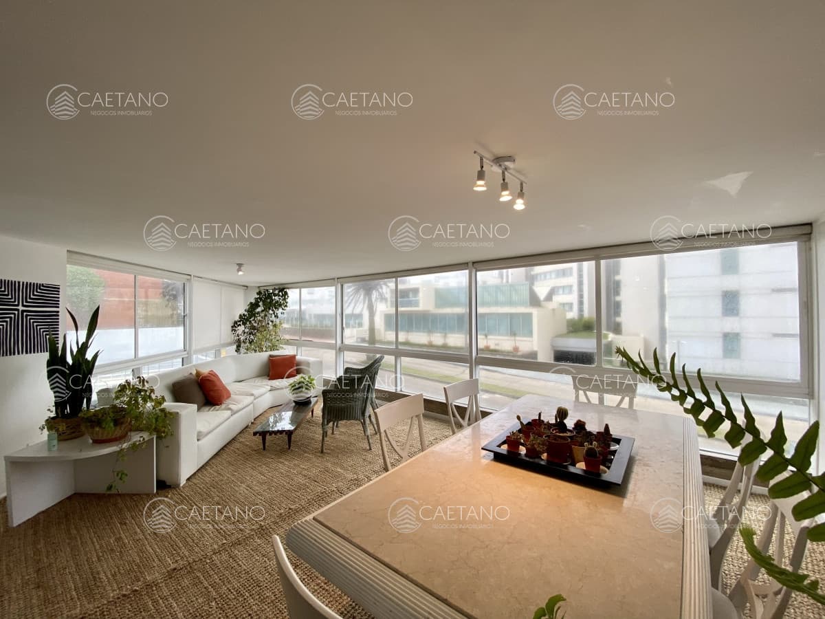 Hermoso apto. a pasos del mar!