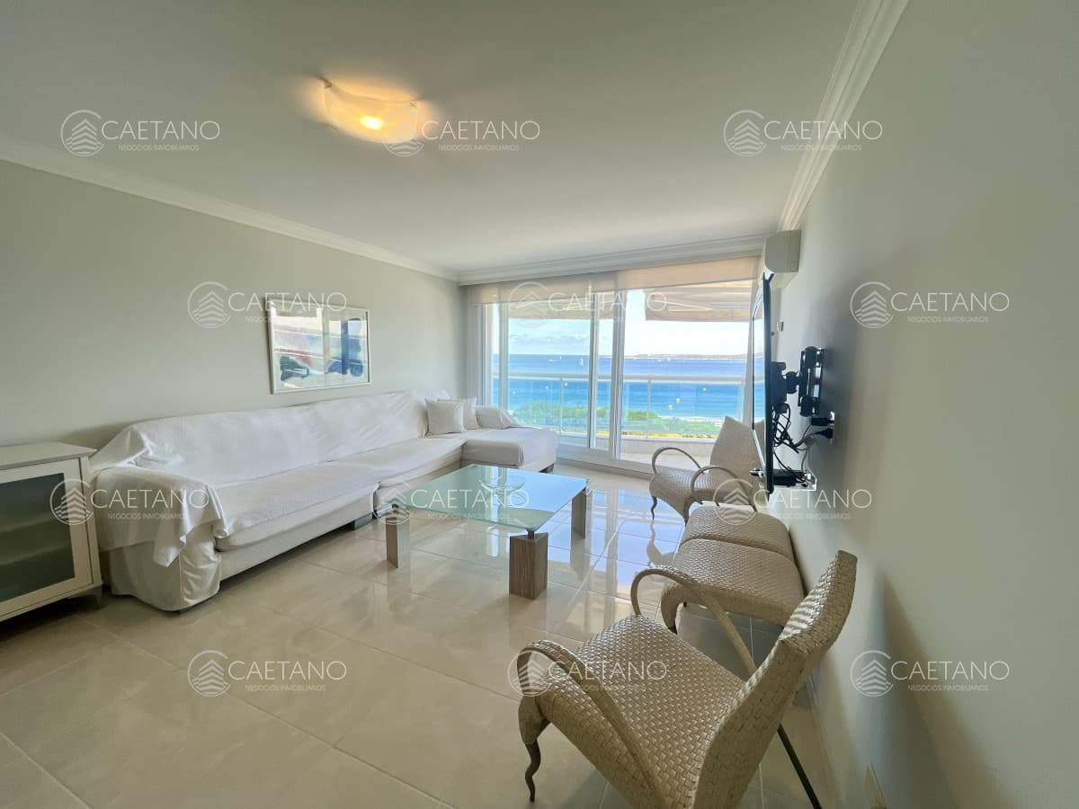 Venta apartamento 2 dormitorios. Playa mansa, Punta del Este.