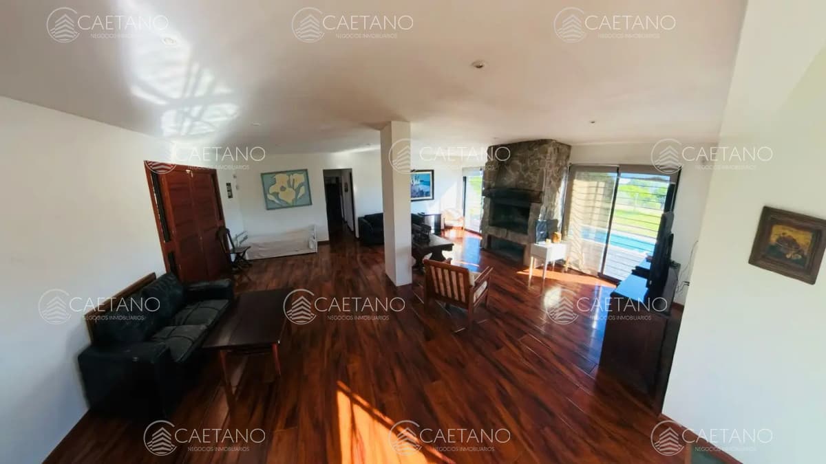 Venta casa tres dormitorios. Club Del Lago. Punta Ballena