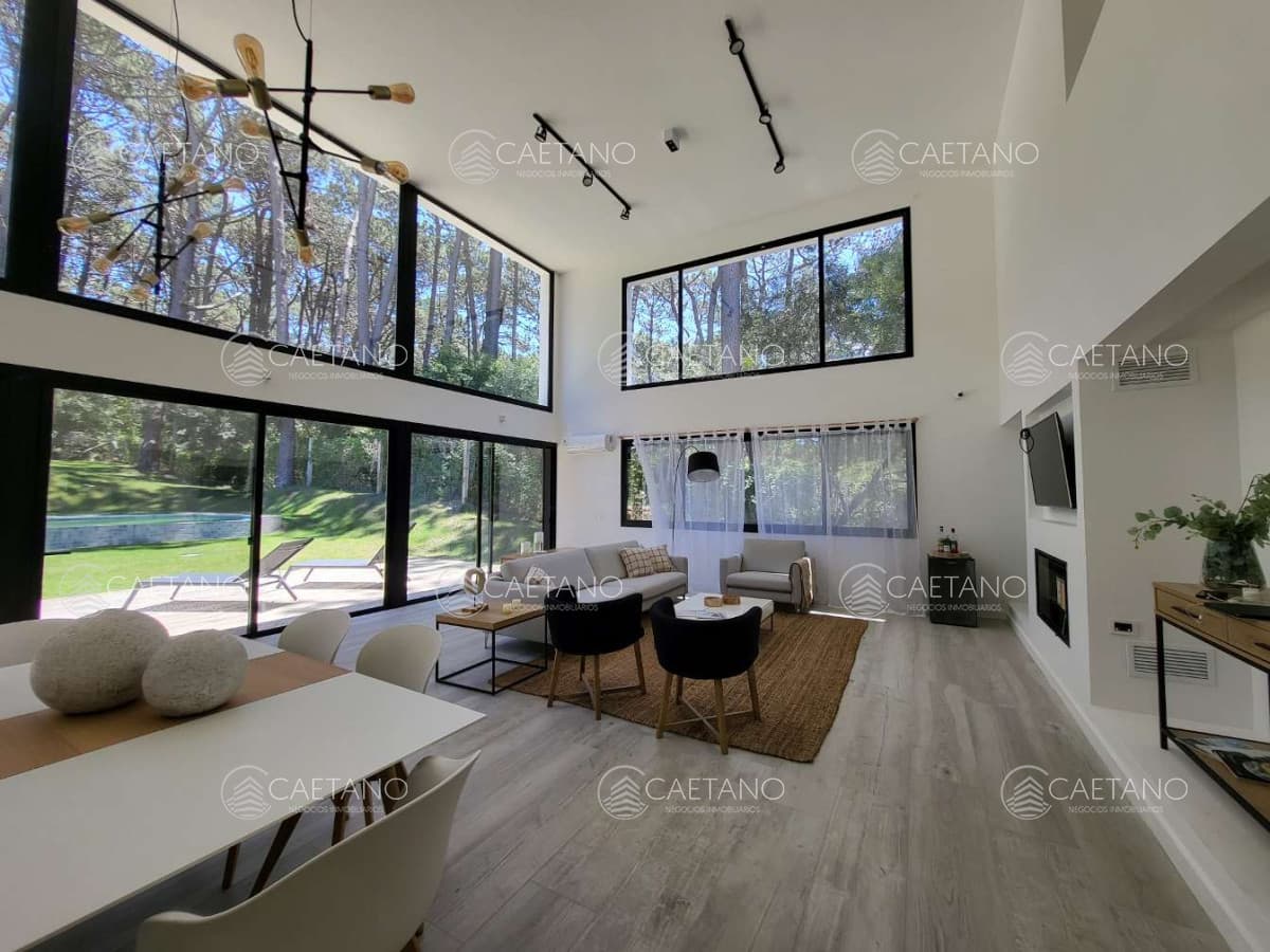 Venta casa 4 dormitorios. Playa Brava, Punta del Este