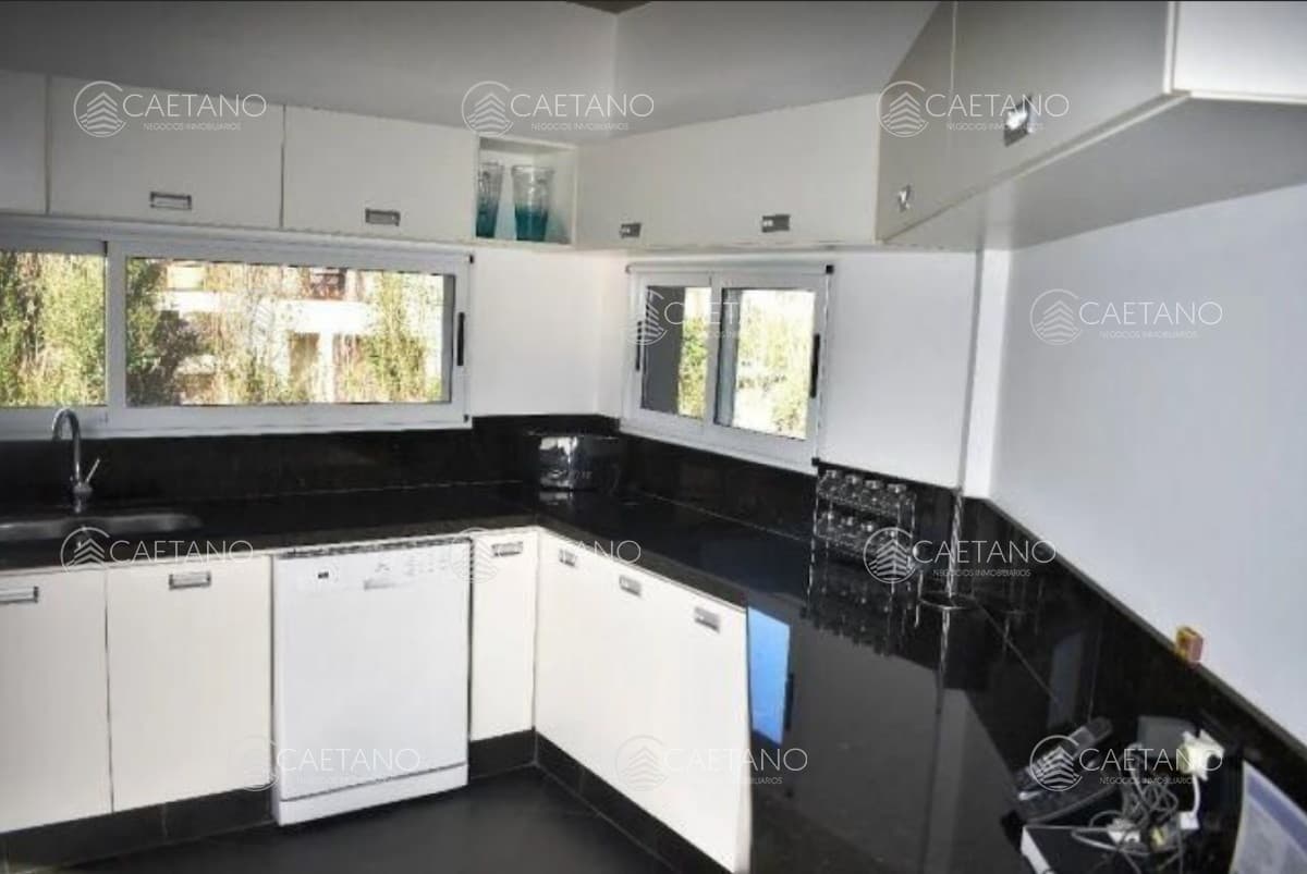 Venta de casa en Manantiales !