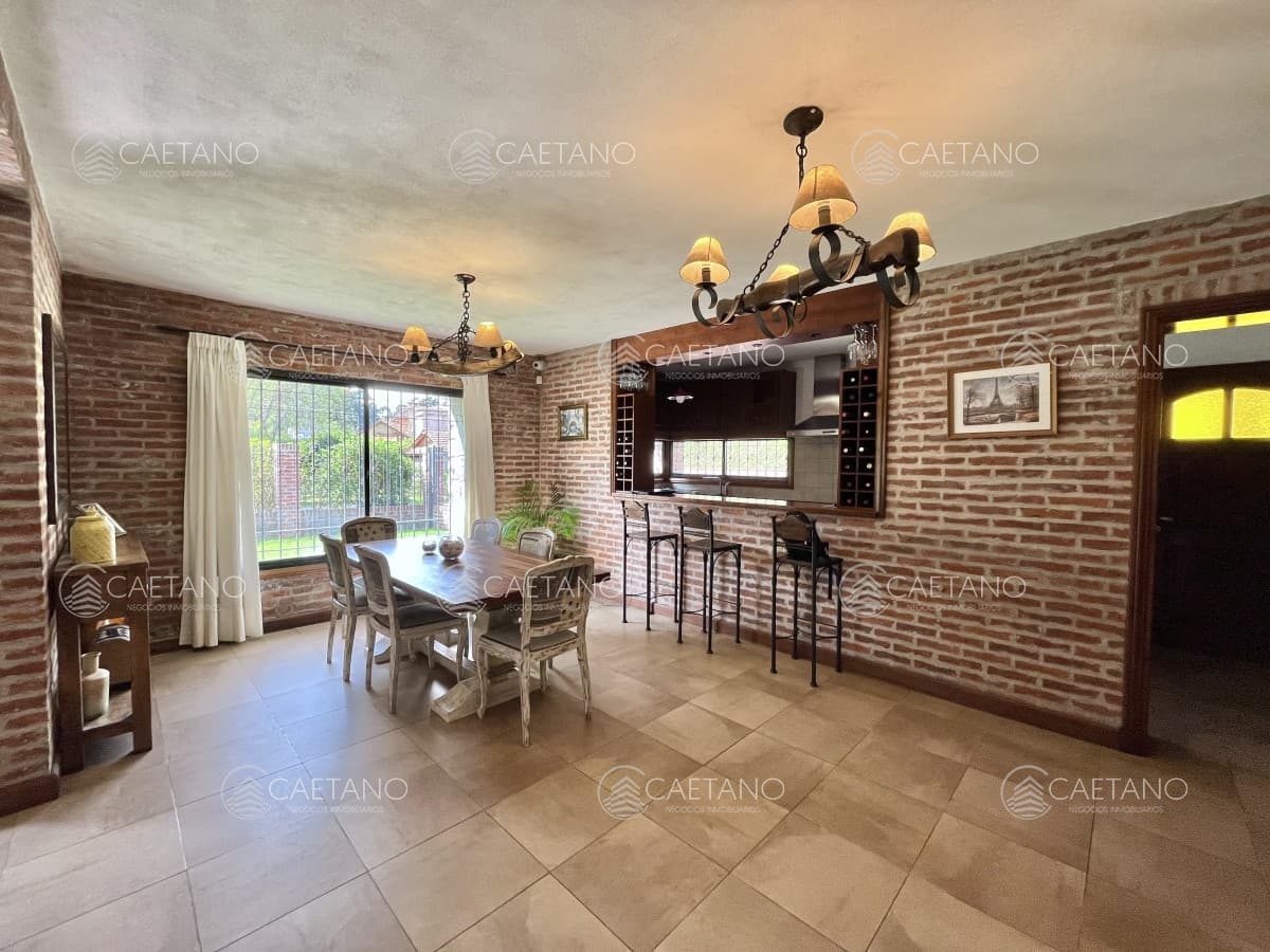 Venta espectacular casa en Punta del Este, Pinares - 4 dormitorios