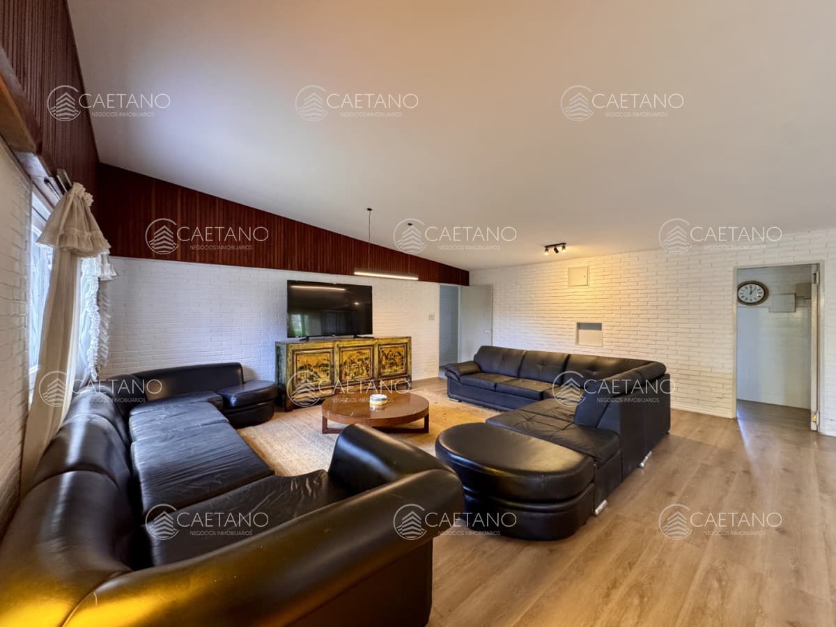 Venta casa 7 dormitorios, Cantegril, Punta del Este