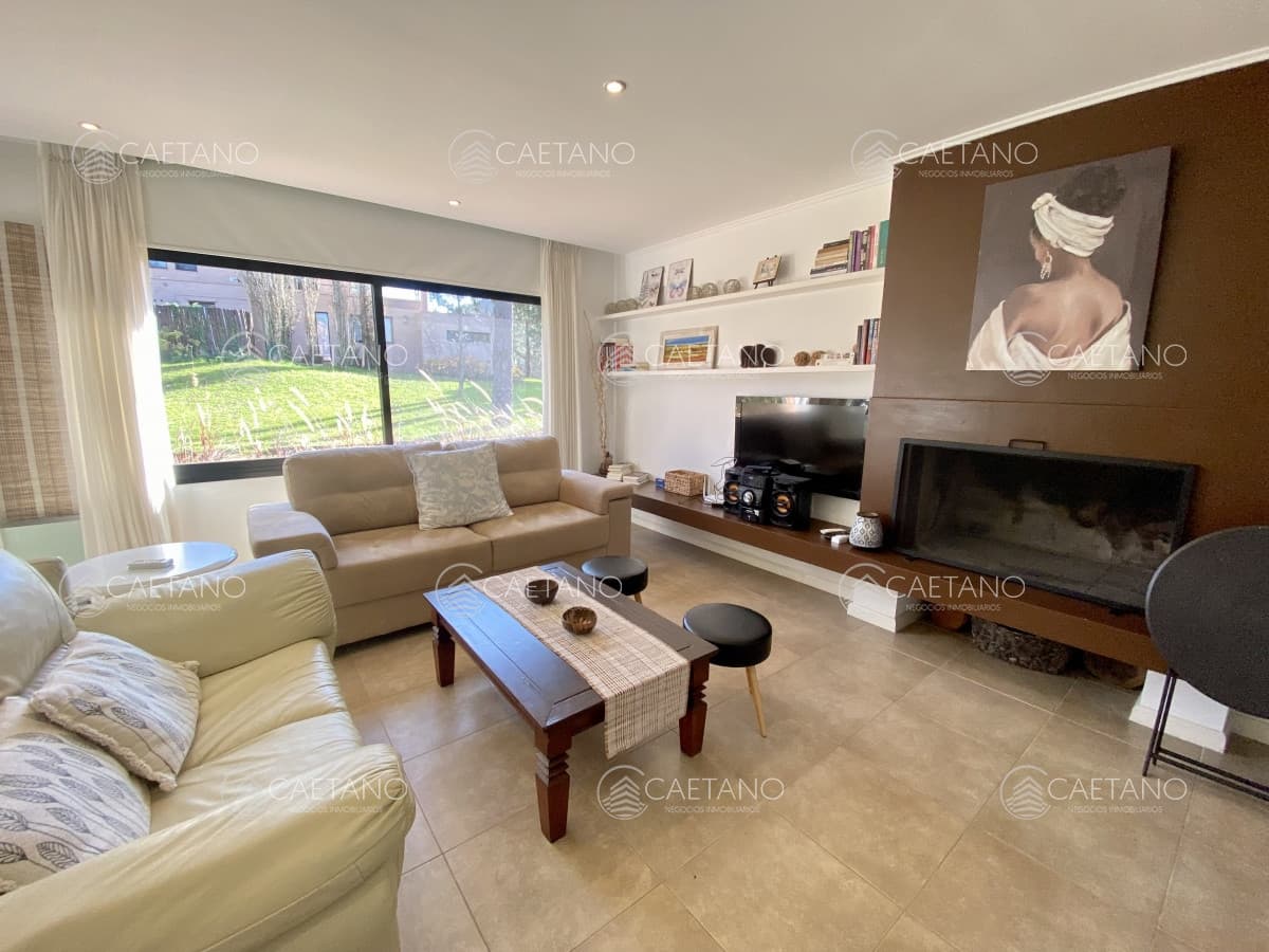 Venta casa 2 dormitorios pinares