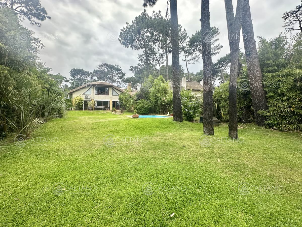 Venta Casa Quincho - 4 Dormitorios + Pileta - Pinares Punta Del Este