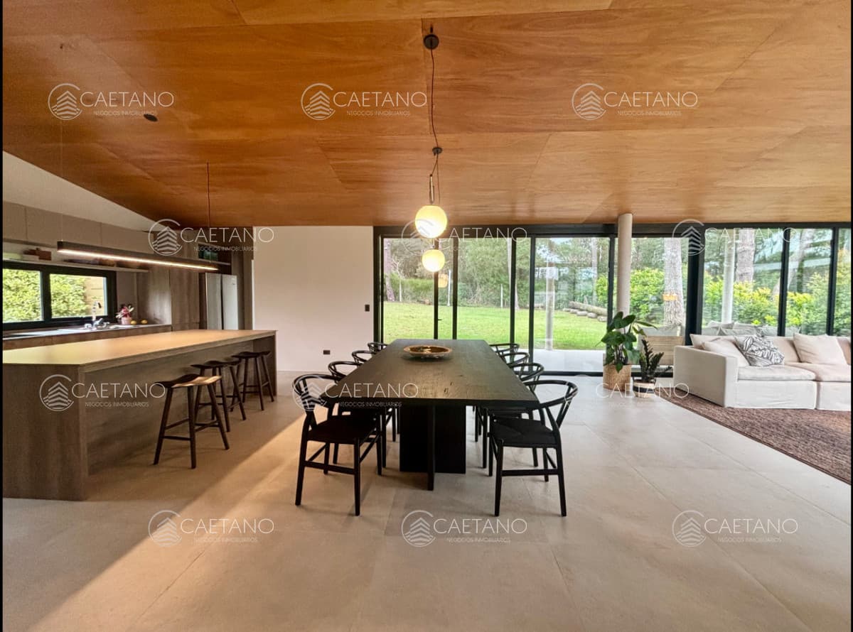 Casa moderna. 4 dormitorios. excelente estado