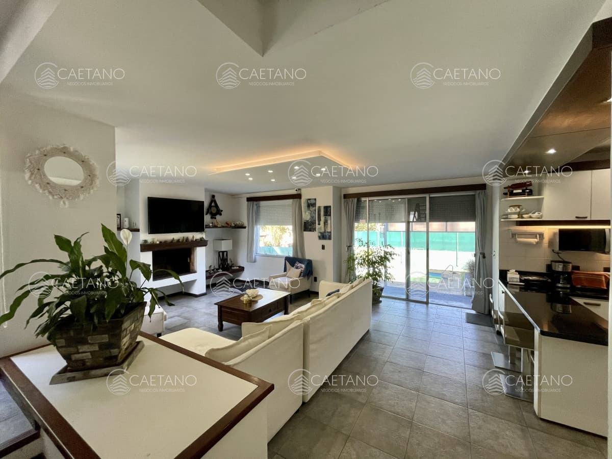 Venta casa 4 dormitorios Pinares Punta del Este