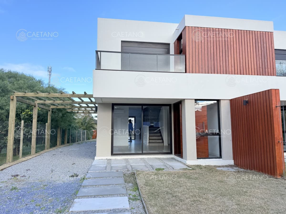 Venta casa PH 3 dormitorios - Pinares