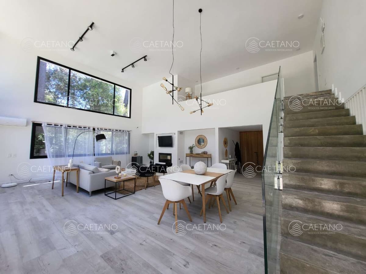 Venta casa 4 dormitorios. Playa Brava, Punta del Este
