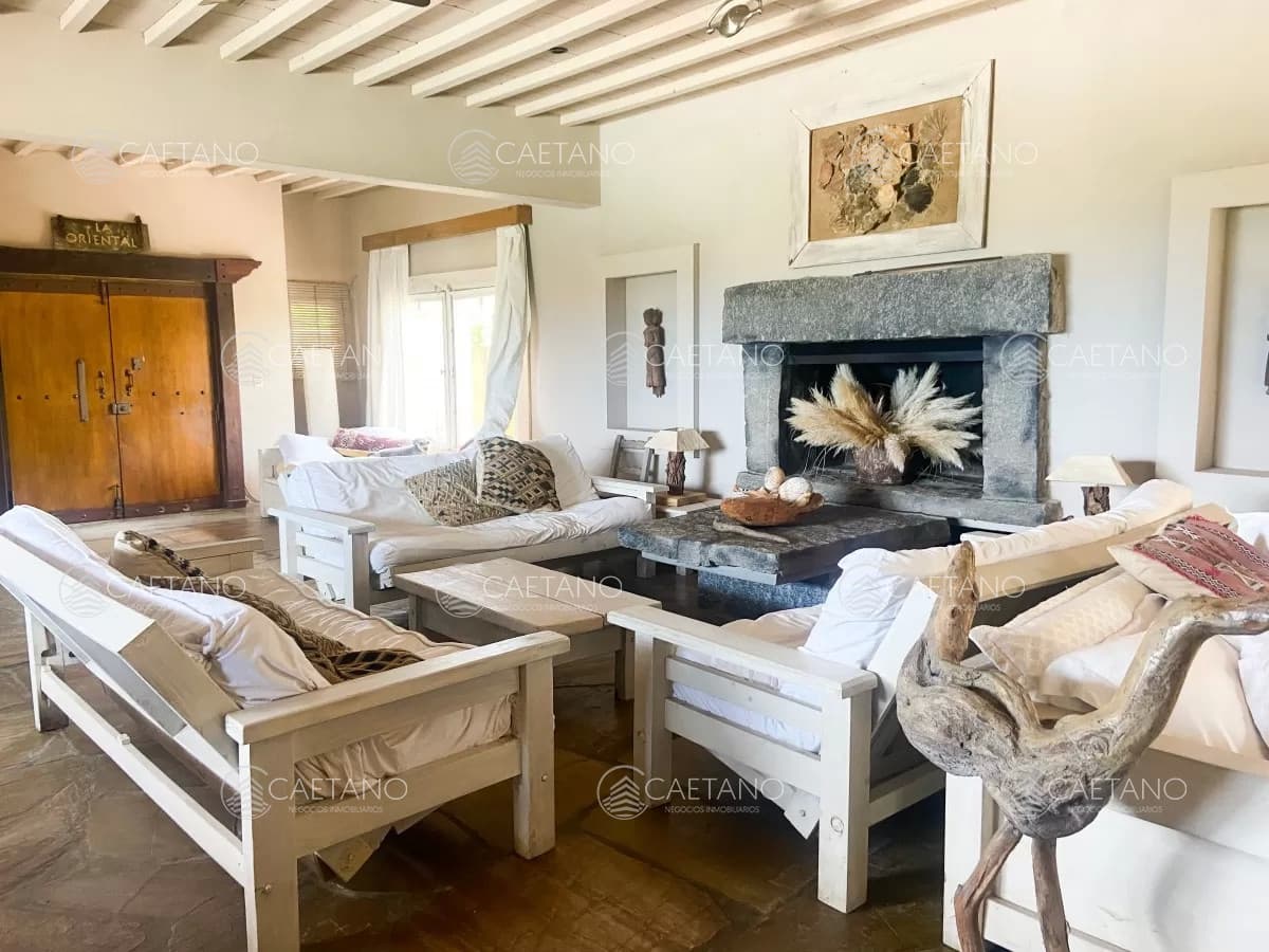 Casa en venta 7 dormitorios Punta Piedras