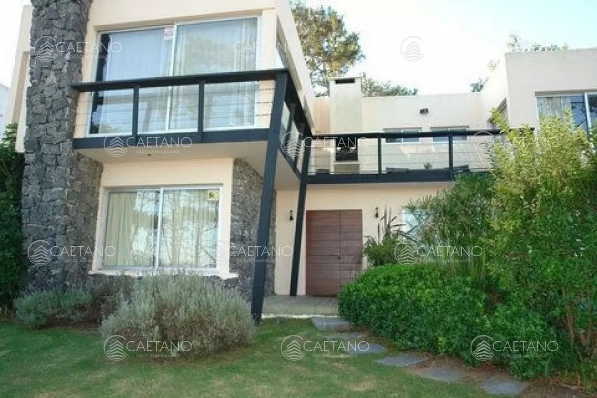 Venta casa 5 dormitorios Montoya La Barra