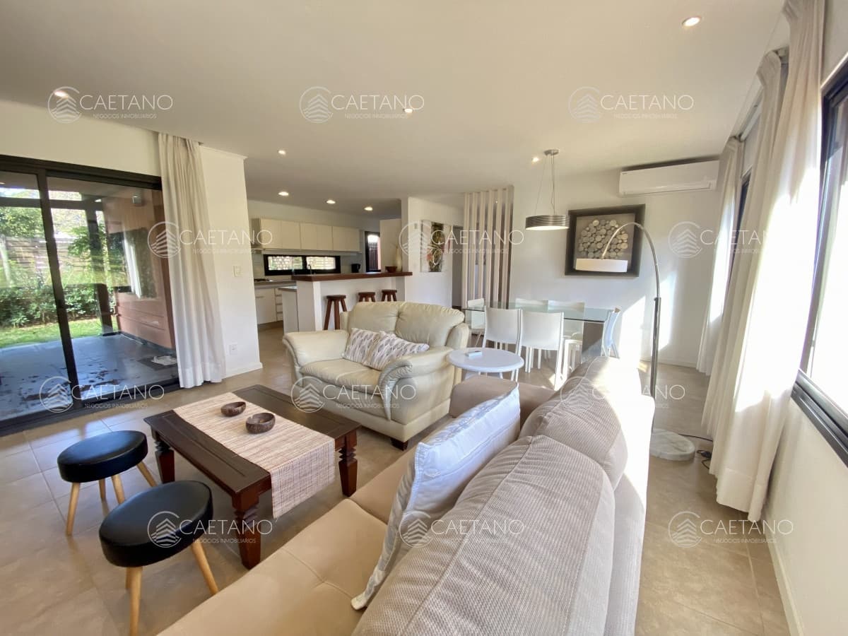 Venta casa 2 dormitorios pinares