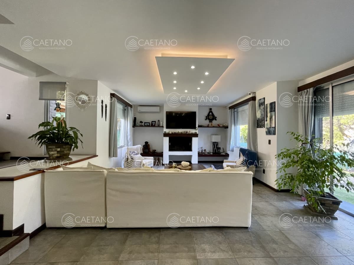 Venta casa 4 dormitorios Pinares Punta del Este