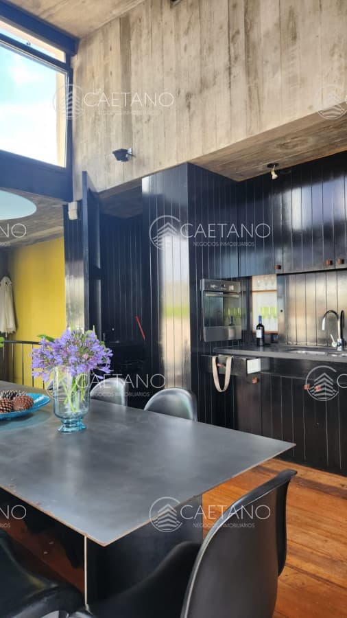 Venta de Amplica Casa en La Barra