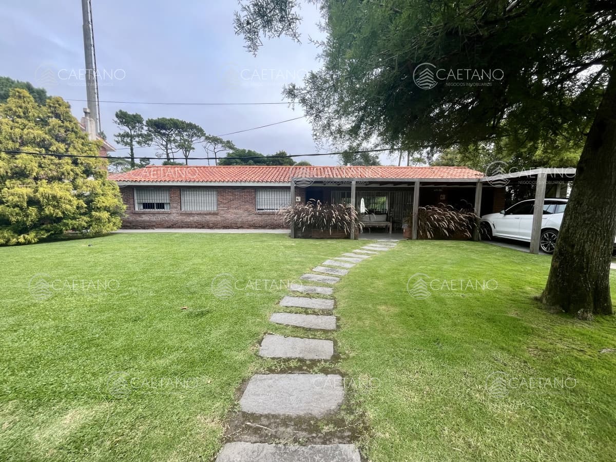 Venta casa 3 dormitorios. Pinares, playa mansa Punta del Este
