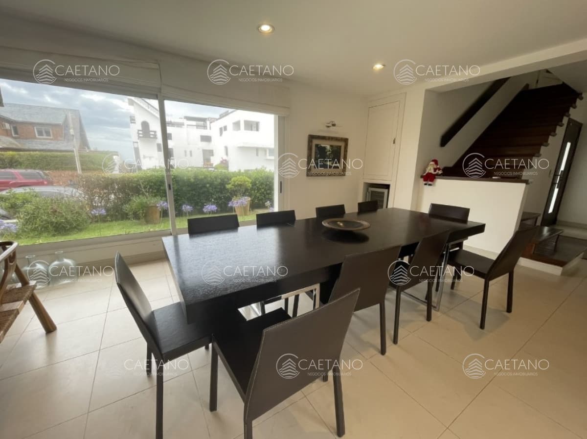 Venta casa 6 dormitorios. Peninsula, Punta del Este.
