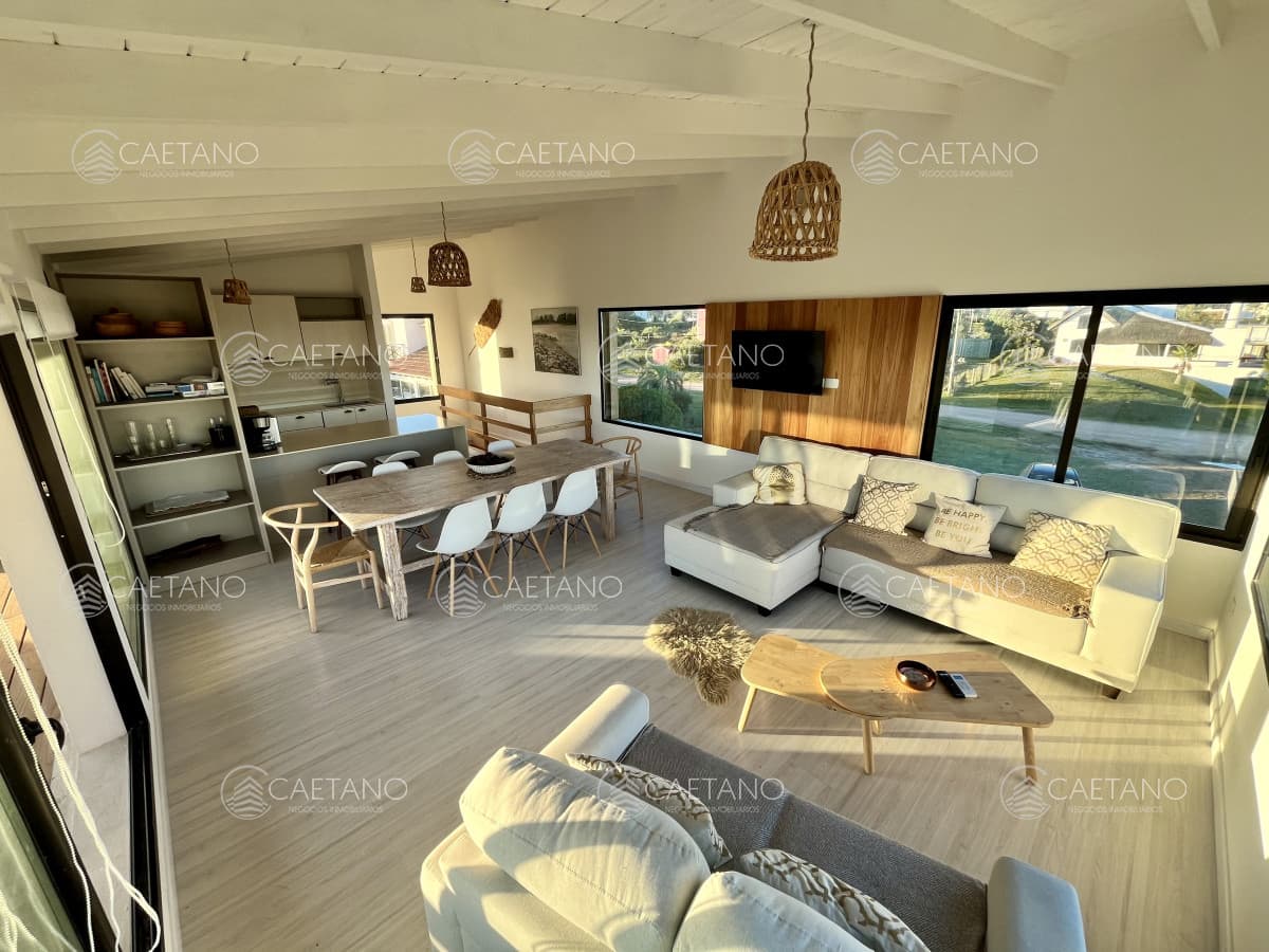 Venta casa frente al mar con piscina