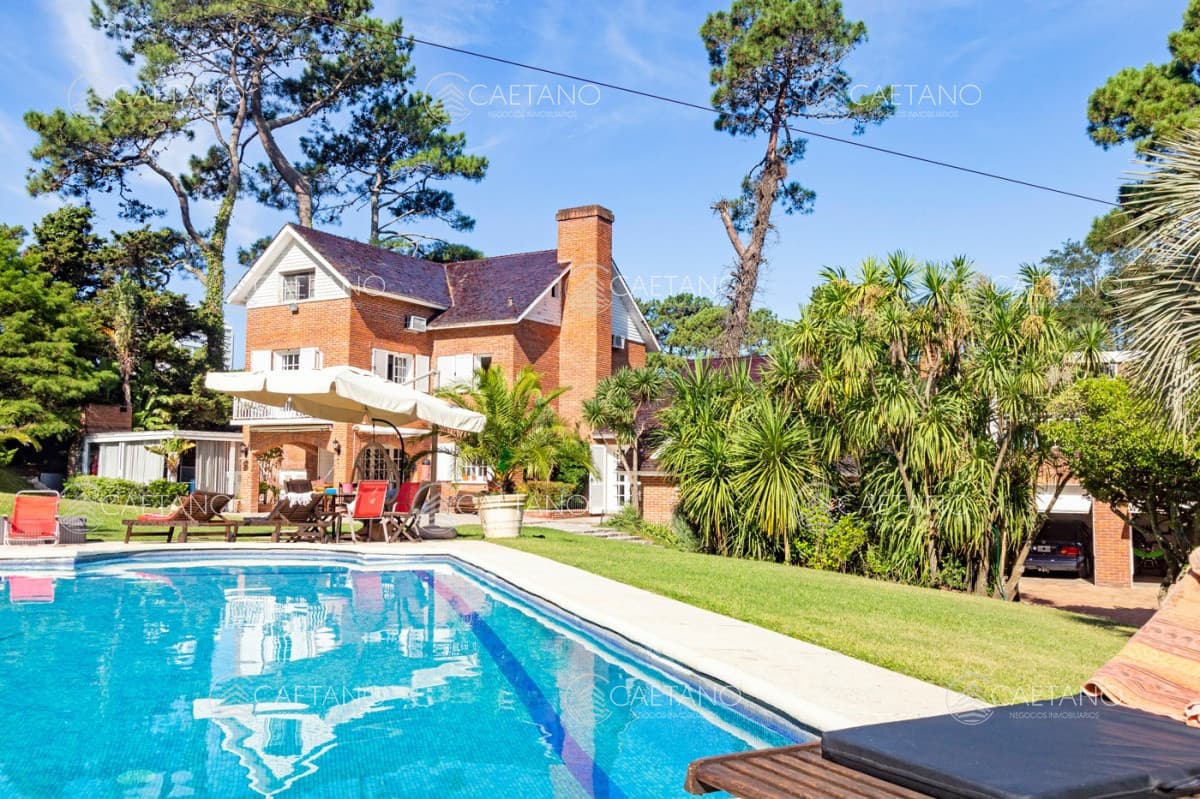 Casa 6 dormitorios playa mansa Punta del Este