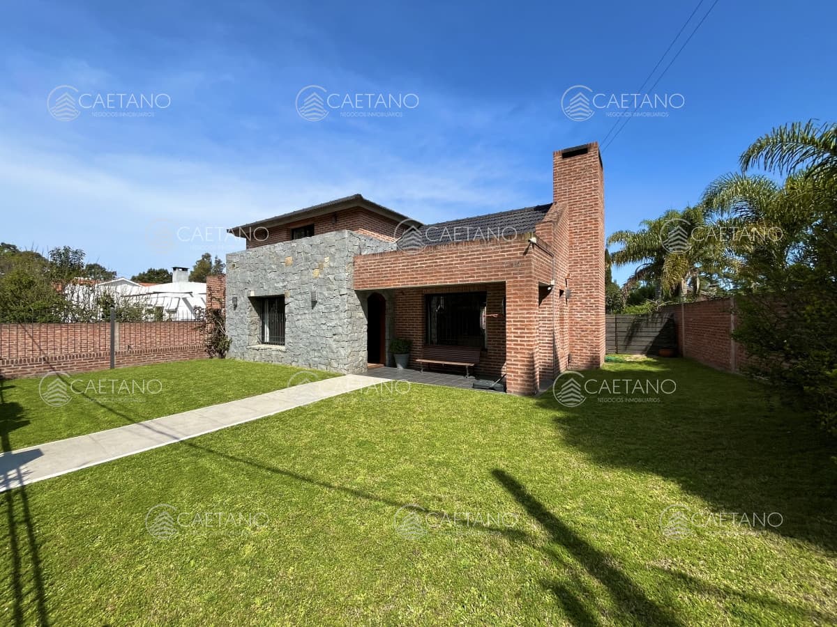 Venta espectacular casa en Punta del Este, Pinares - 4 dormitorios